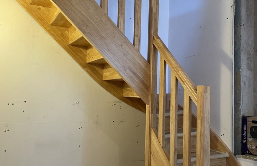 escalier à balustres bois hévéa