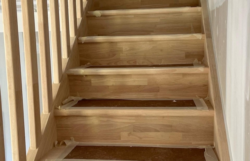 escalier à balustres bois hévéa